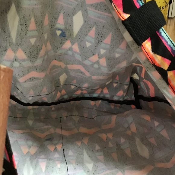 ❣️HP❣️Victoria Secrets PINK large Aztec tote bag - Picture 4 of 6